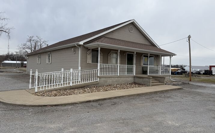 Pictures of Retail property located at 5 Veteran's Drive, Harrisburg, IL 62946 for sales - image #1