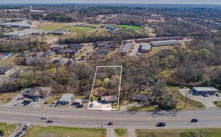 Pictures of Special Purpose property located at 1206 S Main, Lindale, TX 75771 for sales - image #1