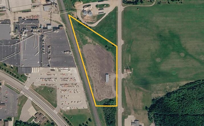 Pictures of Industrial, Retail property located at 601 Main Avenue NE, Warroad, MN 56763 for sales - image #1