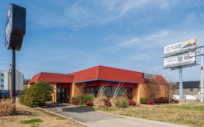 Pictures of Retail property located at 423 S George Nigh Expy, McAlester, OK 74501 for sales - image #1