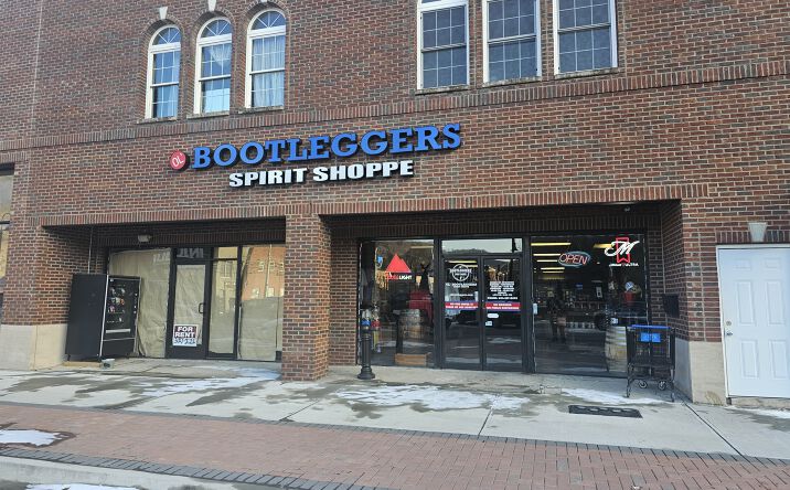Pictures of Mixed Use, Multifamily, Office, Retail property located at 105 Pine St, Pineville, KY 40977 for sales - image #1