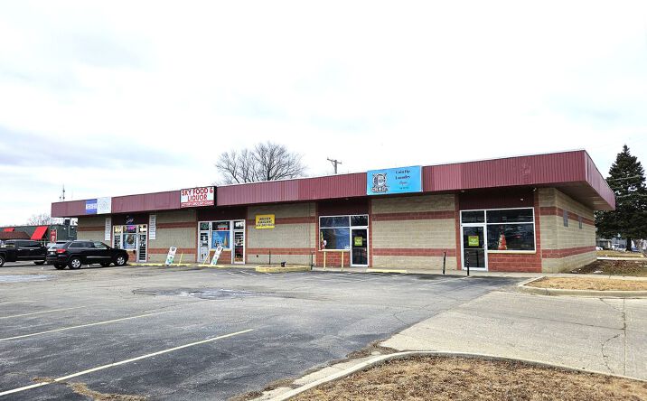 Pictures of Retail property located at 4201-4205 W State St, Rockford, IL 61102 for sales - image #1