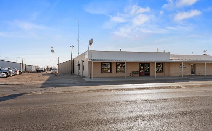 Pictures of Hospitality, Retail property located at 607 S Main St, Seminole, TX 79360 for sales - image #1