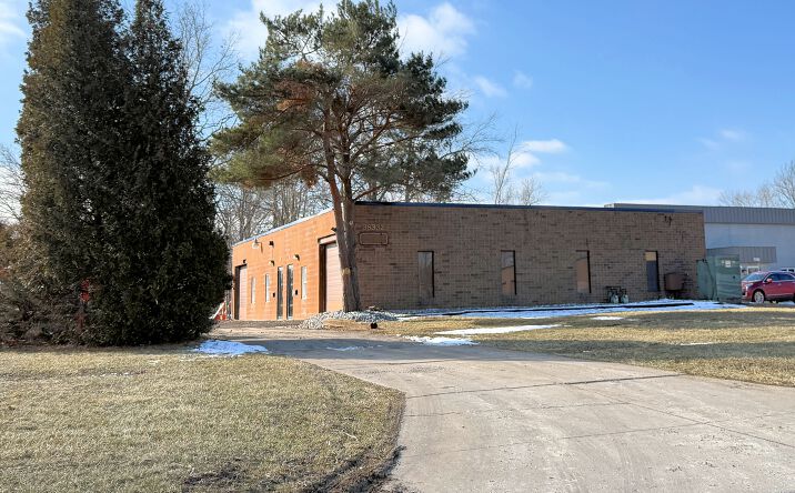 Pictures of Industrial property located at 38332 Airport Pkwy, Willoughby, OH 44094 for sales - image #1