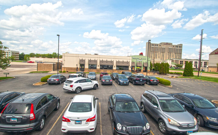 Pictures of Retail property located at 3019 S Dirksen Pkwy, Springfield, IL 62703 for sales - image #1