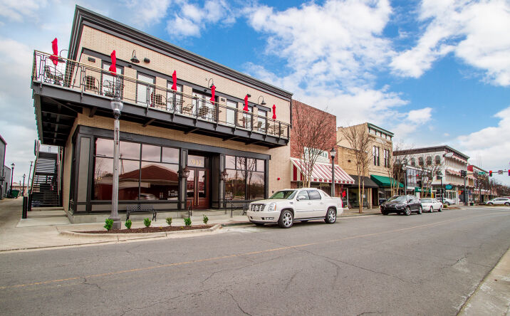 Pictures of Mixed Use, Multifamily, Retail property located at 912 Front St, Conway, AR 72032 for sales - image #1
