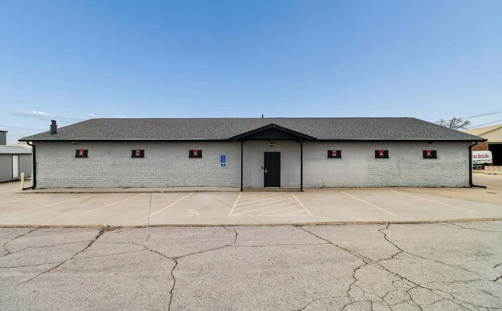 Pictures of Industrial property located at 1525 E Army Post Rd, Des Moines, IA 50320 for sales - image #1
