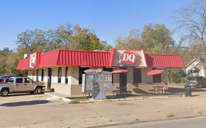 Pictures of Retail property located at 408 W Brown St, Hearne, TX 77859 for sales - image #1