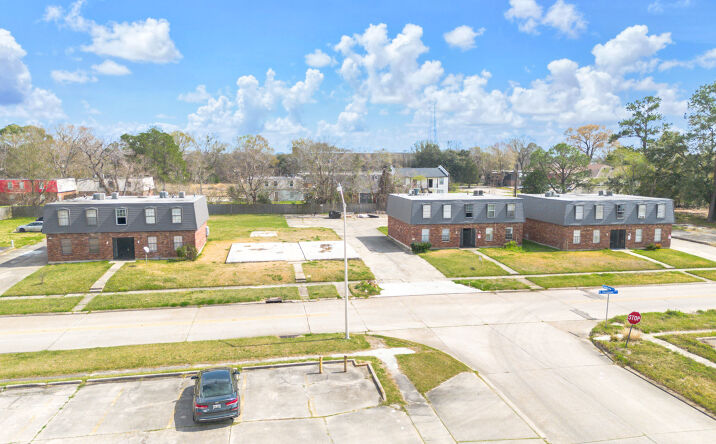 Pictures of Multifamily property located at 1076 1084, 1132, 1140 N Donmoor Ave, Baton Rouge, LA 70806 for sales - image #1