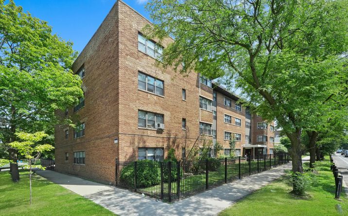 Pictures of Multifamily property located at 7801 S South Shore Drive, Chicago, IL 60649 for sales - image #1