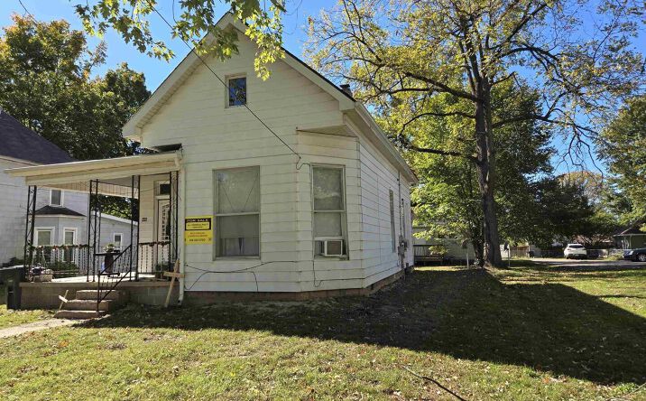 Pictures of Multifamily property located at 408 N Springer Street 2, Carbondale, IL 62901 for sales - image #1
