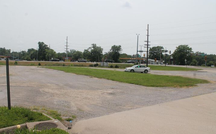 Pictures of Land property located at 1915-1921 W SYCAMORE Street, Carbondale, IL 62901 for sales - image #1
