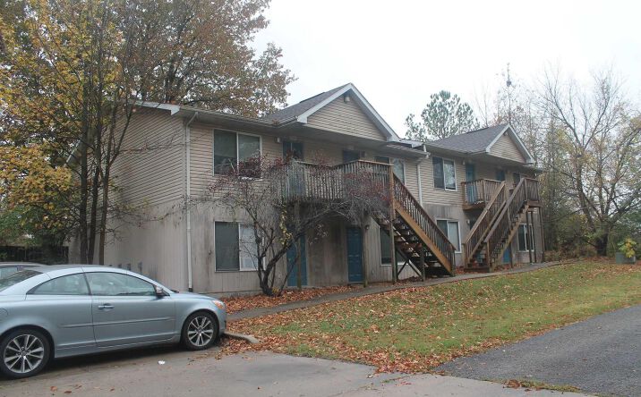 Pictures of Multifamily property located at 2310 S ILLINOIS Avenue, Carbondale, IL 62903 for sales - image #1