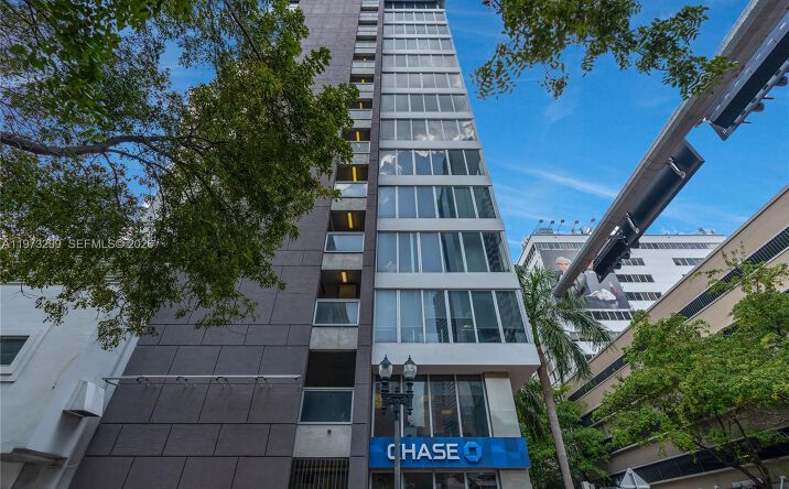 Pictures of Office, Multifamily property located at 150 SE 2nd Ave # 1401, Miami, FL 33131 for sales - image #1