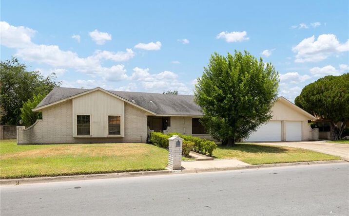 Pictures of Multifamily property located at 2101 Jonquil Avenue, McAllen, TX 78501 for sales - image #1