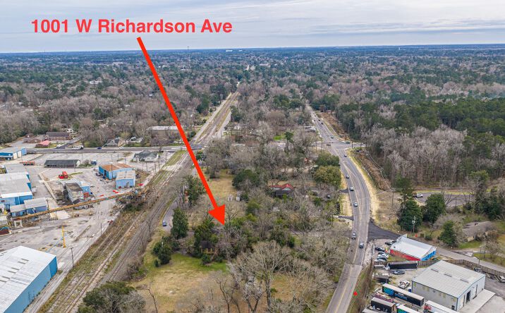 Pictures of Mixed Use property located at 1001 W Richardson Avenue, Summerville, SC 29483 for sales - image #1