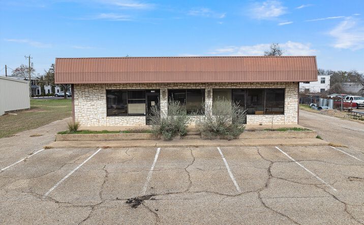 Pictures of Industrial property located at 110 Post Office Dr, Suite A-B, Hewitt, TX 76643 for sales - image #1