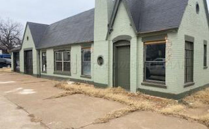 Pictures of Retail property located at 400 Ave F NE, Childress, TX 79201 for sales - image #1