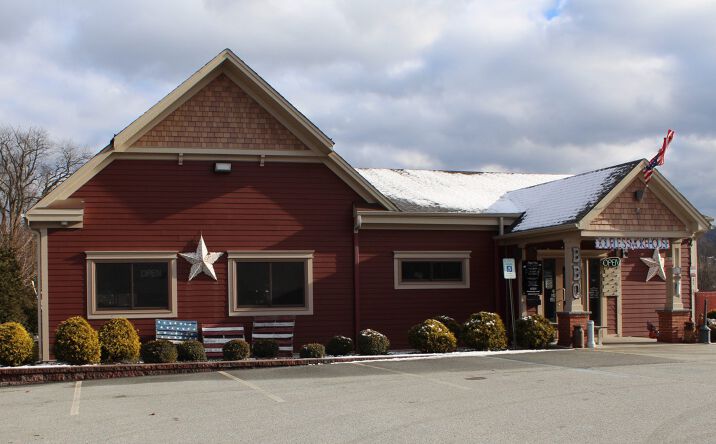 Pictures of Retail property located at 49 Oakland Ave, Warwick, NY 10990 for sales - image #1