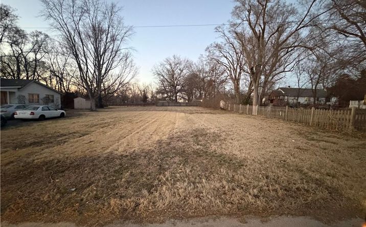 Pictures of Land, Special Purpose property located at 806 Zumwalt Avenue, Grandview, MO 64030 for sales - image #1
