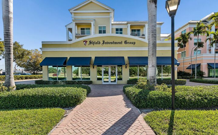 Pictures of Mixed Use, Retail property located at 826 N Dixie Highway 1, Lantana, FL 33462 for sales - image #1