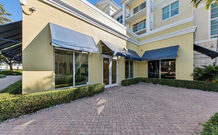 Pictures of Mixed Use, Office, Retail property located at 826 N Dixie Highway 11-15, Lantana, FL 33462 for sales - image #1