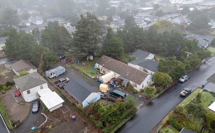 Pictures of Multifamily property located at 1035 & 1037 SW 15th Street, Lincoln City, OR 97367 for sales - image #1