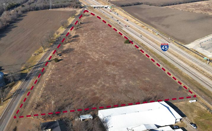 Pictures of Land property located at 1729 I-45BL, Ferris, TX 75125 for sales - image #1