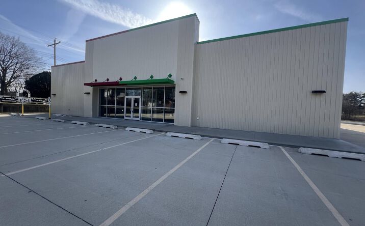 Pictures of Retail property located at 320 S Adams St, Manito, IL 61546 for sales - image #1
