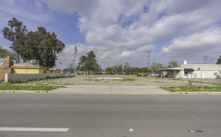 Pictures of Land property located at 217 Niles Pl, Bakersfield, CA 93305 for sales - image #1
