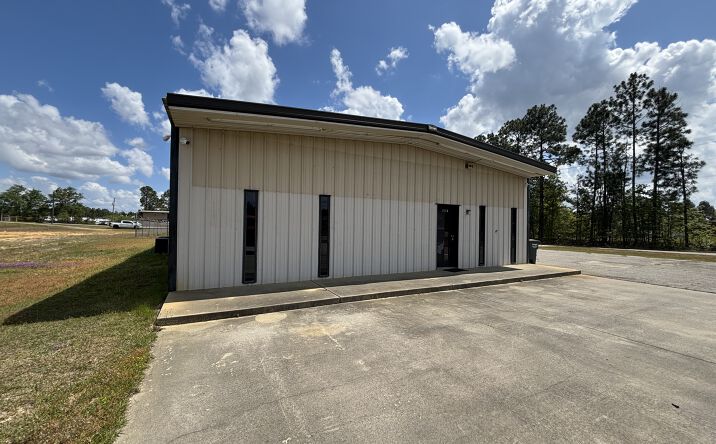 Pictures of Industrial property located at 649 Glenwood Rd, Swainsboro, GA 30401 for sales - image #1