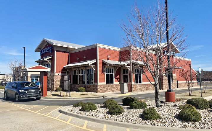 Pictures of Retail property located at 2720 S I-35 Service Rd, Moore, OK 73160 for sales - image #1