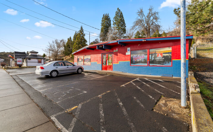 Pictures of Retail property located at 1414 Oregon Ave, Klamath Falls, OR 97601 for sales - image #1