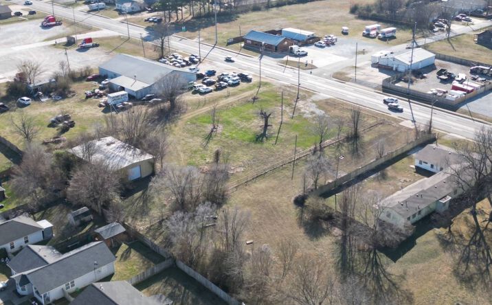 Pictures of Land property located at 851 Lincoln St, Siloam Springs, AR 72761 for sales - image #1