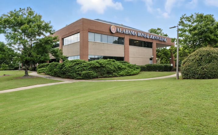 Pictures of Office property located at 120 Cahaba Valley Pkwy, Pelham, AL 35124 for sales - image #1