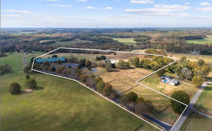 Pictures of Retail property located at 715 Melton Rd, Liberty, SC 29657 for sales - image #1