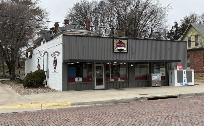Pictures of Retail property located at 401 N 4th Street, Atchison, KS 66002 for sales - image #1