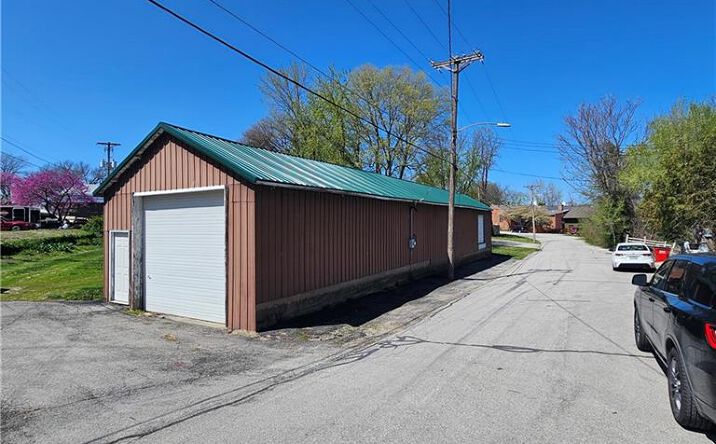Pictures of Business for Sale, Self Storage, Industrial property located at 116 N 9th Street, Lexington, MO 64067 for sales - image #1