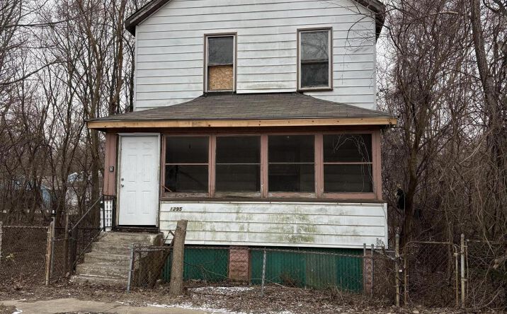 Pictures of Multifamily property located at 1295 W 16th Avenue, Gary, IN 46407 for sales - image #1