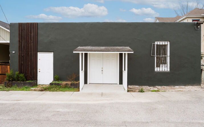 Pictures of Hospitality, Mixed Use, Office, Retail, Special Purpose property located at 1719 Gentry St, Houston, TX 77009 for sales - image #1