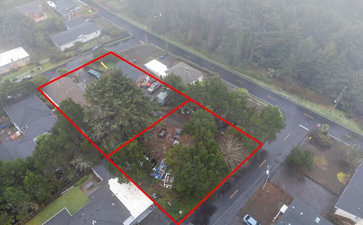 Pictures of Multifamily property located at 1032 SW 14th Street, Lincoln City, OR 97367 for sales - image #1