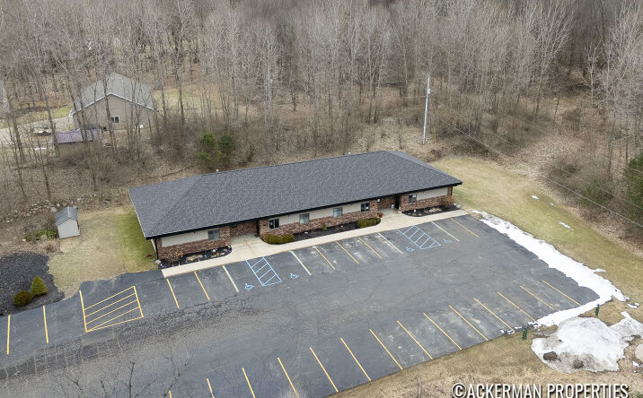 Pictures of Office property located at 450 Meadow Run Dr, Hastings, MI 49058 for sales - image #1
