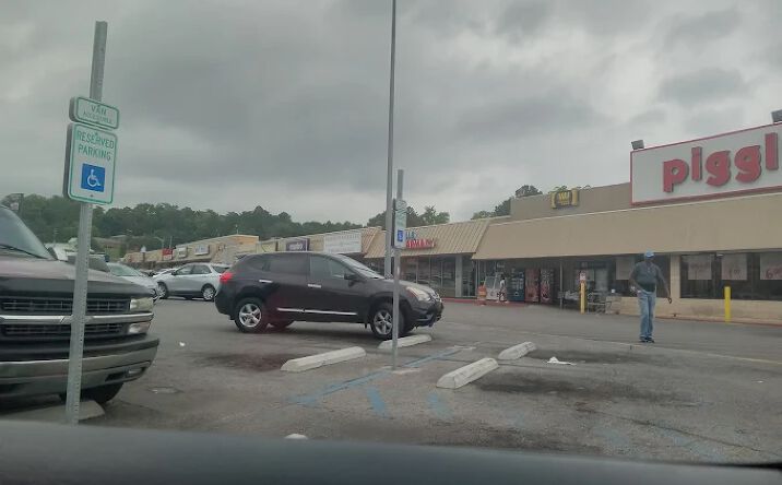 Pictures of Retail property located at 40 Phillips Dr, Midfield, AL 35228 for sales - image #1