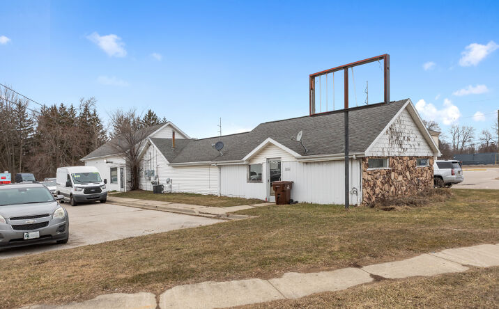 Pictures of Retail property located at 5124 S Martin Luther King Jr Blvd, Lansing, MI 48911 for sales - image #1