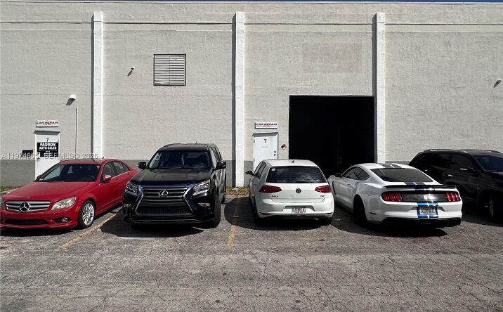 Pictures of Business for Sale, Retail property located at 3136 John P Curci Dr, Hallandale Beach, FL 33009 for sales - image #1