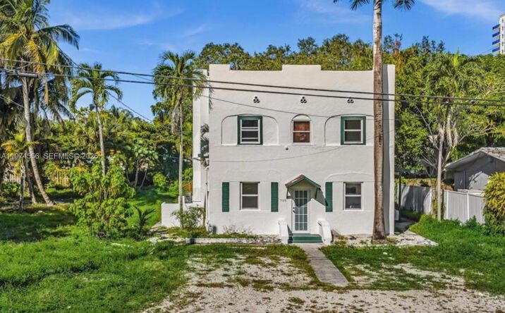 Pictures of Multifamily property located at 709 SW 4th Ct, Fort Lauderdale, FL 33315 for sales - image #1