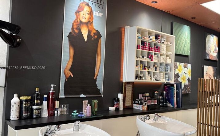 Pictures of Business for Sale, Retail property located at 7764 NW 44, Sunrise, FL 33351 for sales - image #1