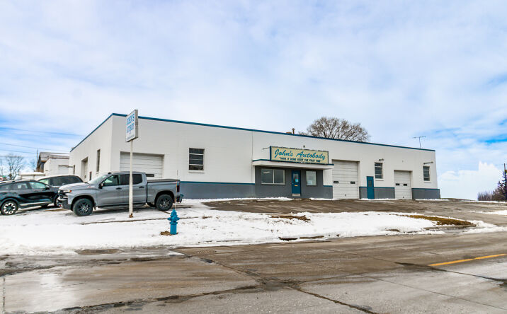 Pictures of Industrial, Office property located at 1824 Jefferson St, Waterloo, IA 50702 for sales - image #1