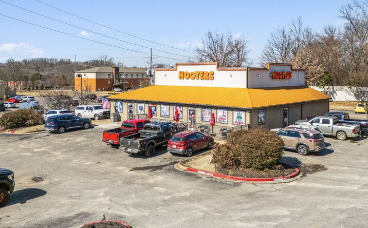 Pictures of Retail property located at 982 Goodman Rd, Horn Lake, MS 38637 for sales - image #1