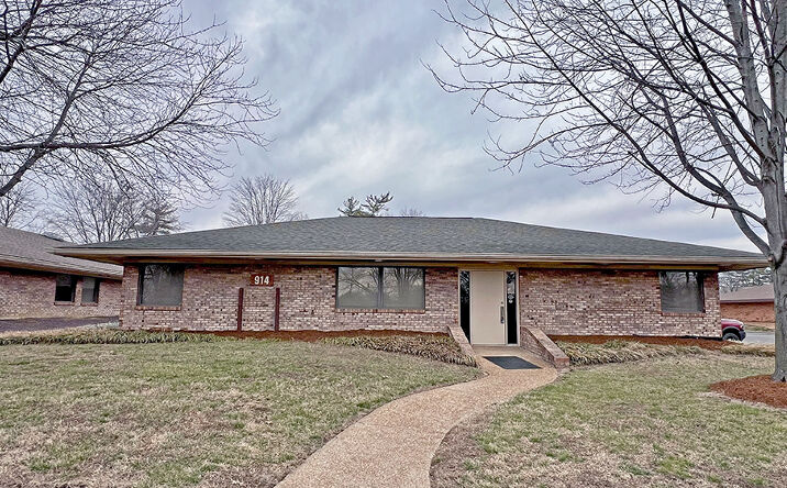 Pictures of Office property located at 2900 Frank Scott Pkwy W, Belleville, IL 62223 for sales - image #1